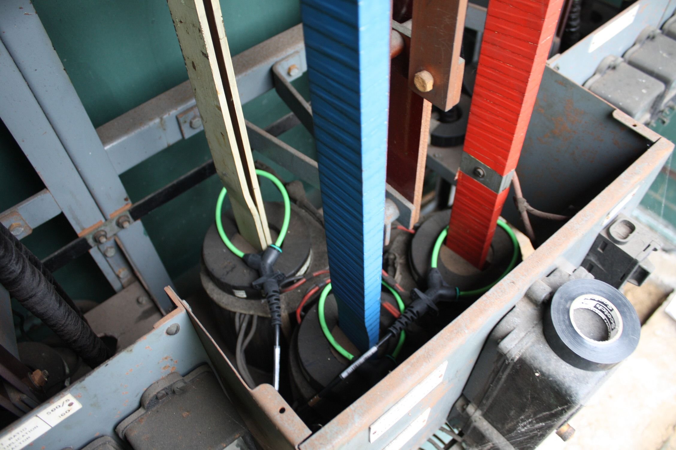 钳形电流表的使用方法及注意事项